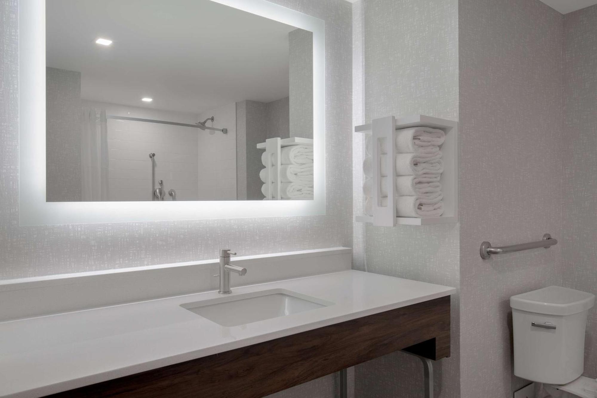 Hampton Inn By Hilton Brampton - Toronto Exterior photo