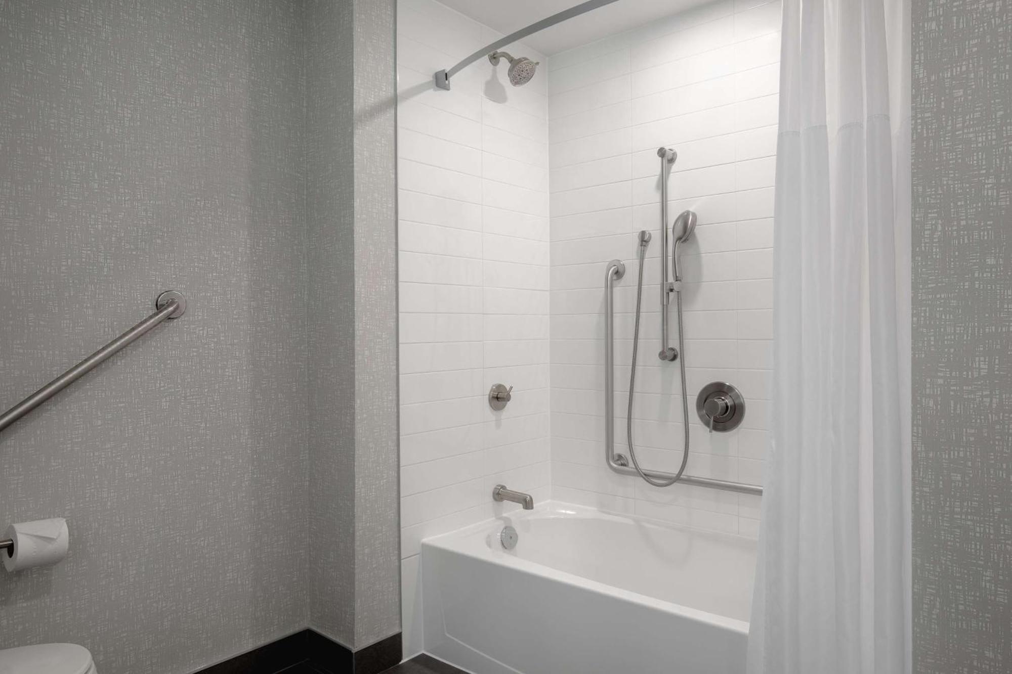 Hampton Inn By Hilton Brampton - Toronto Exterior photo